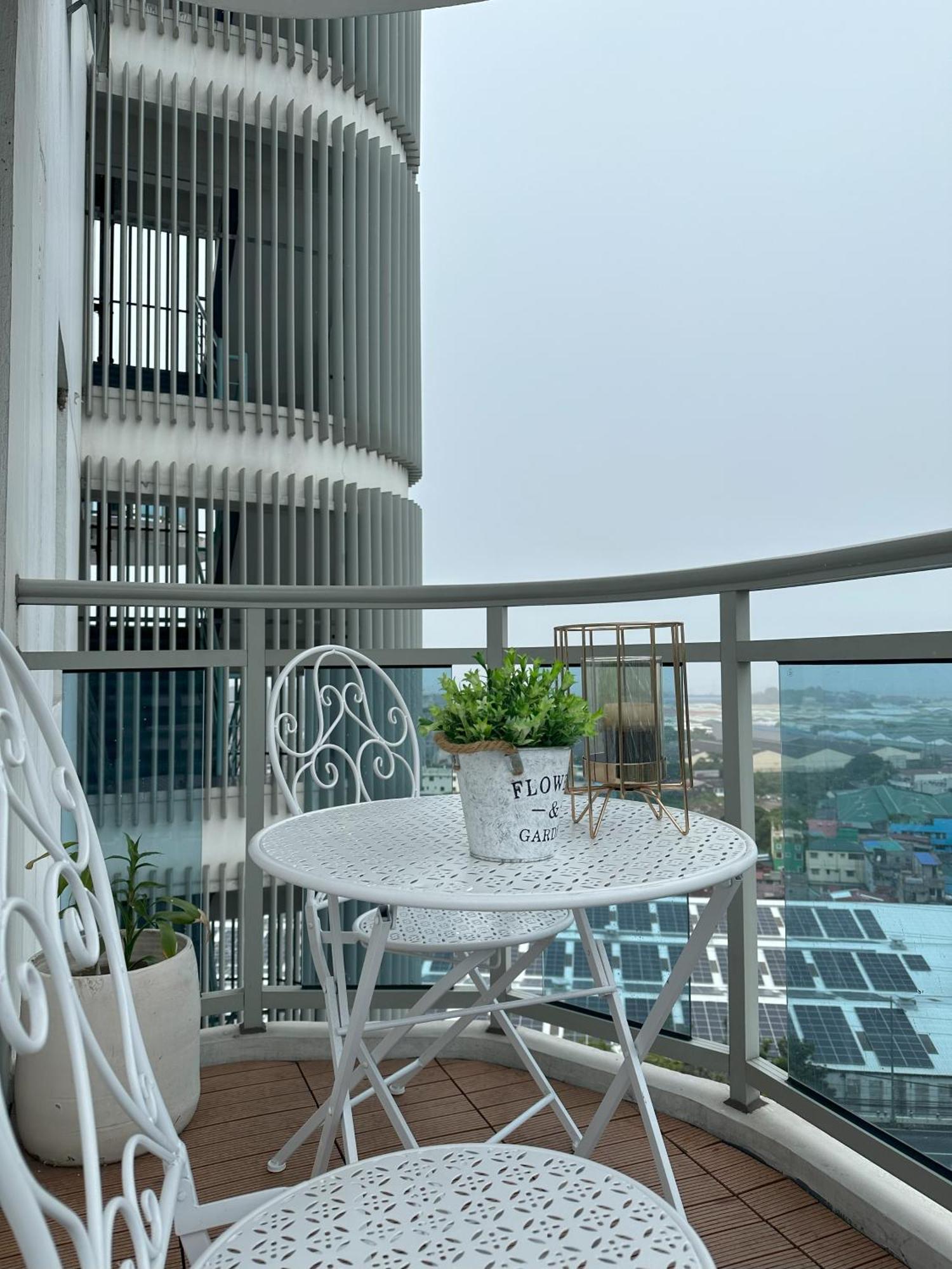 The Bahamas & Maldives Suites At Azure Residences Paranaque 15 Mins Manila Airport T3 Экстерьер фото