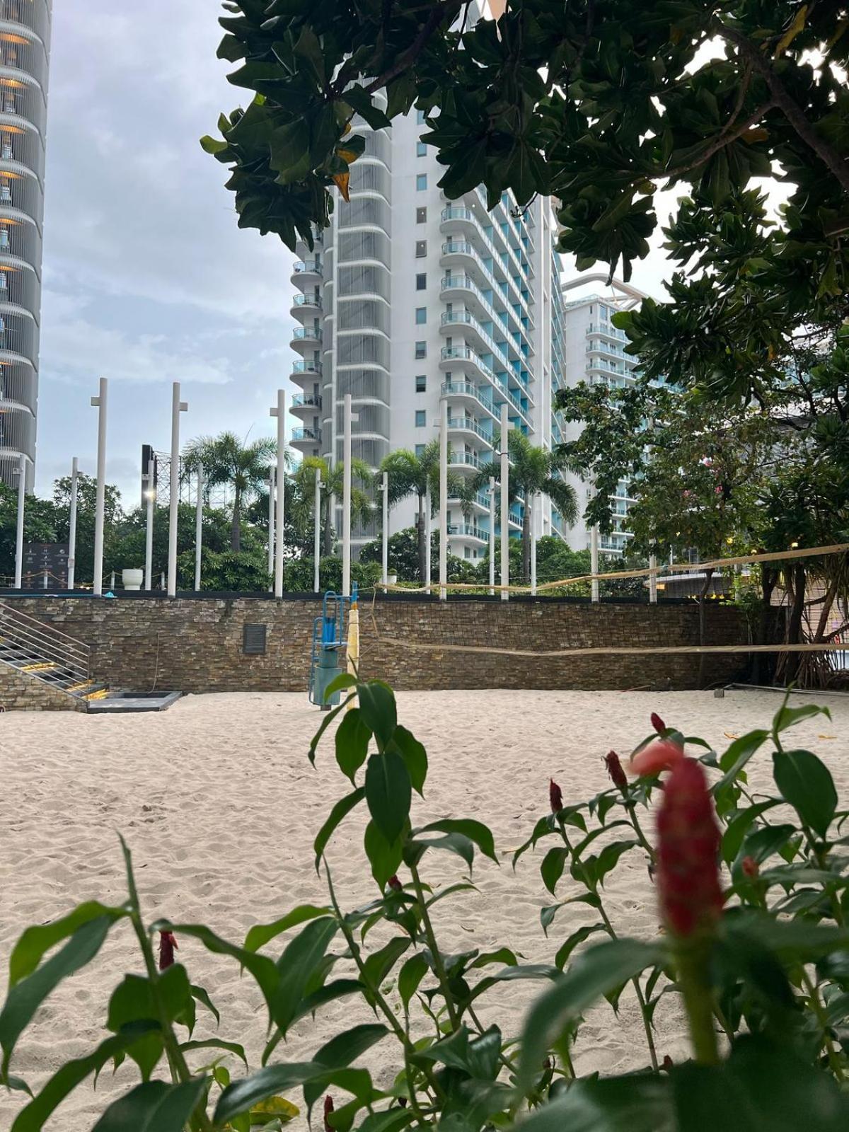 The Bahamas & Maldives Suites At Azure Residences Paranaque 15 Mins Manila Airport T3 Экстерьер фото